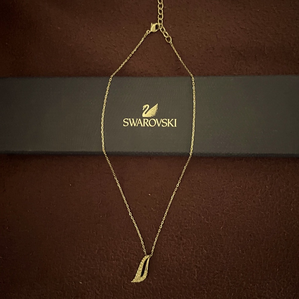 Swarovski sparkling white necklace